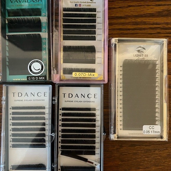 FadLash Volume Lash Extensions plus more! - Picture 4 of 7